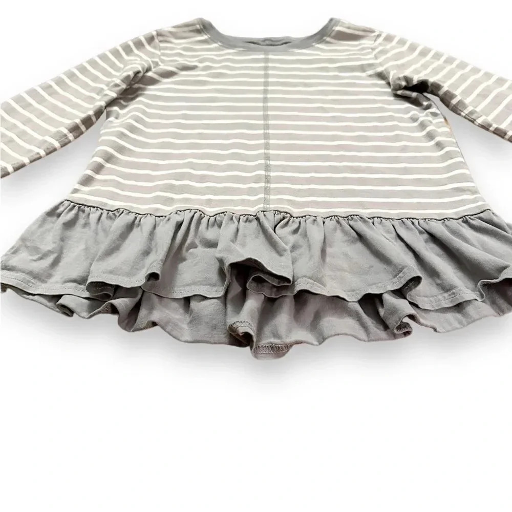Hanna Andersson | Gray and White Peplum Top (10) 🩶 - Picture 2 of 6